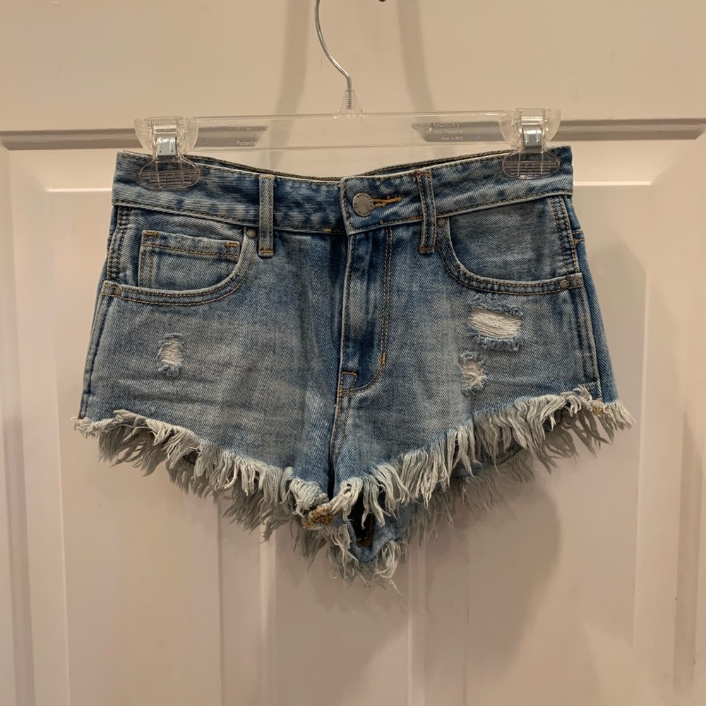 Bullhead Denim High Rise Jean Shorts Size 23